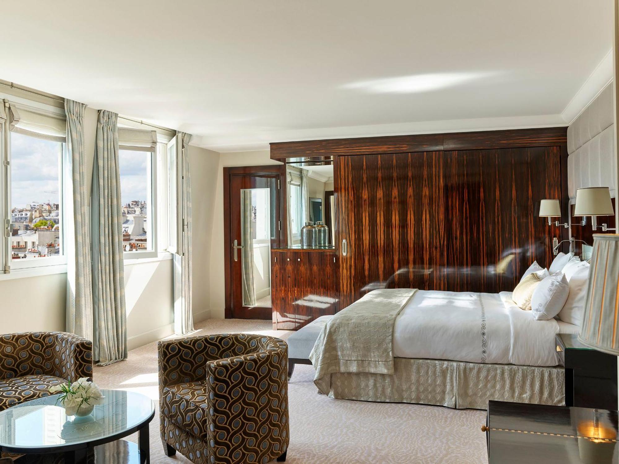 Plaza Athenee - Dorchester Collection Hotel