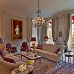 Hotel Plaza Athenee - Dorchester Collection