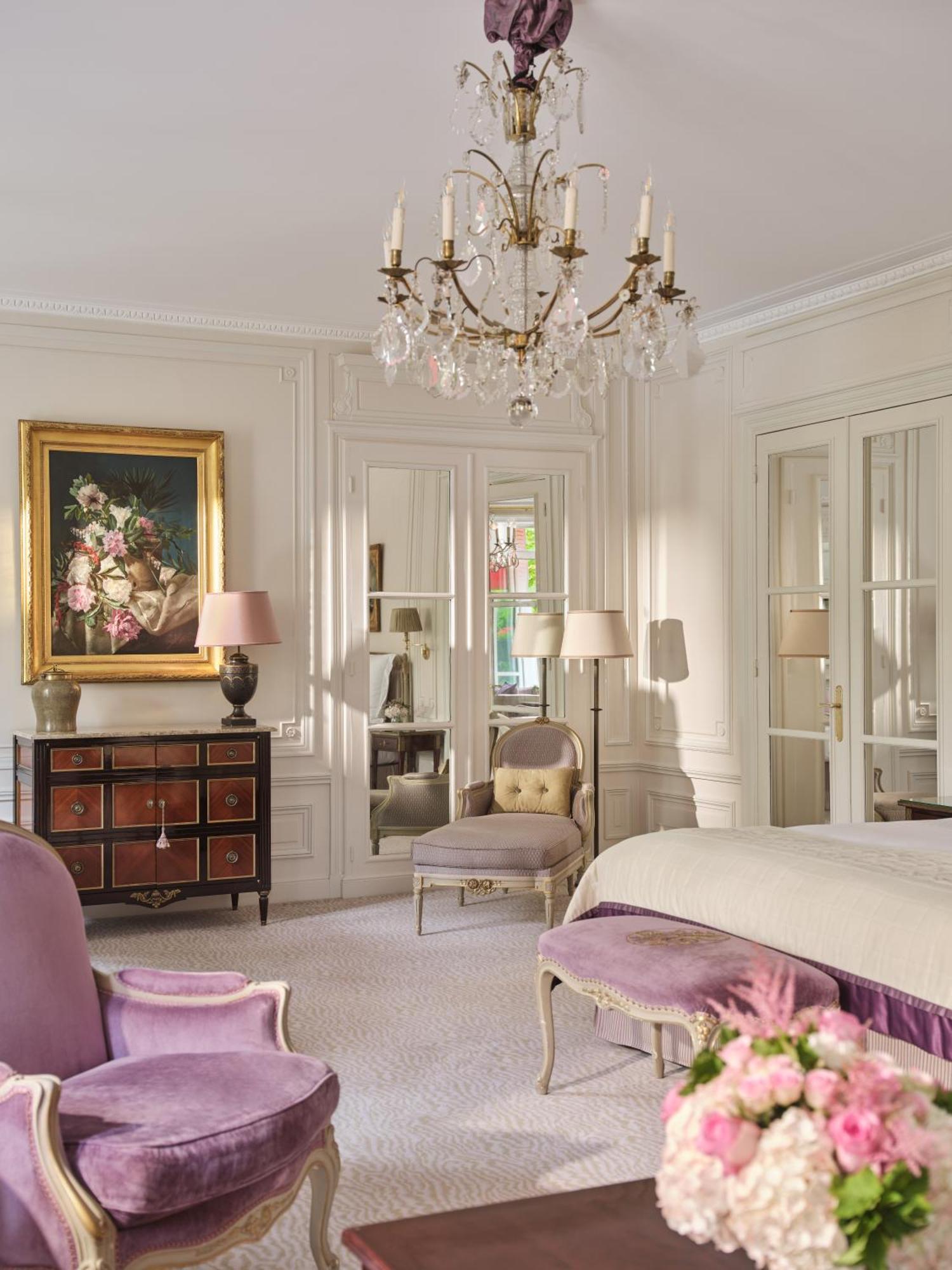 Plaza Athenee - Dorchester Collection Paris