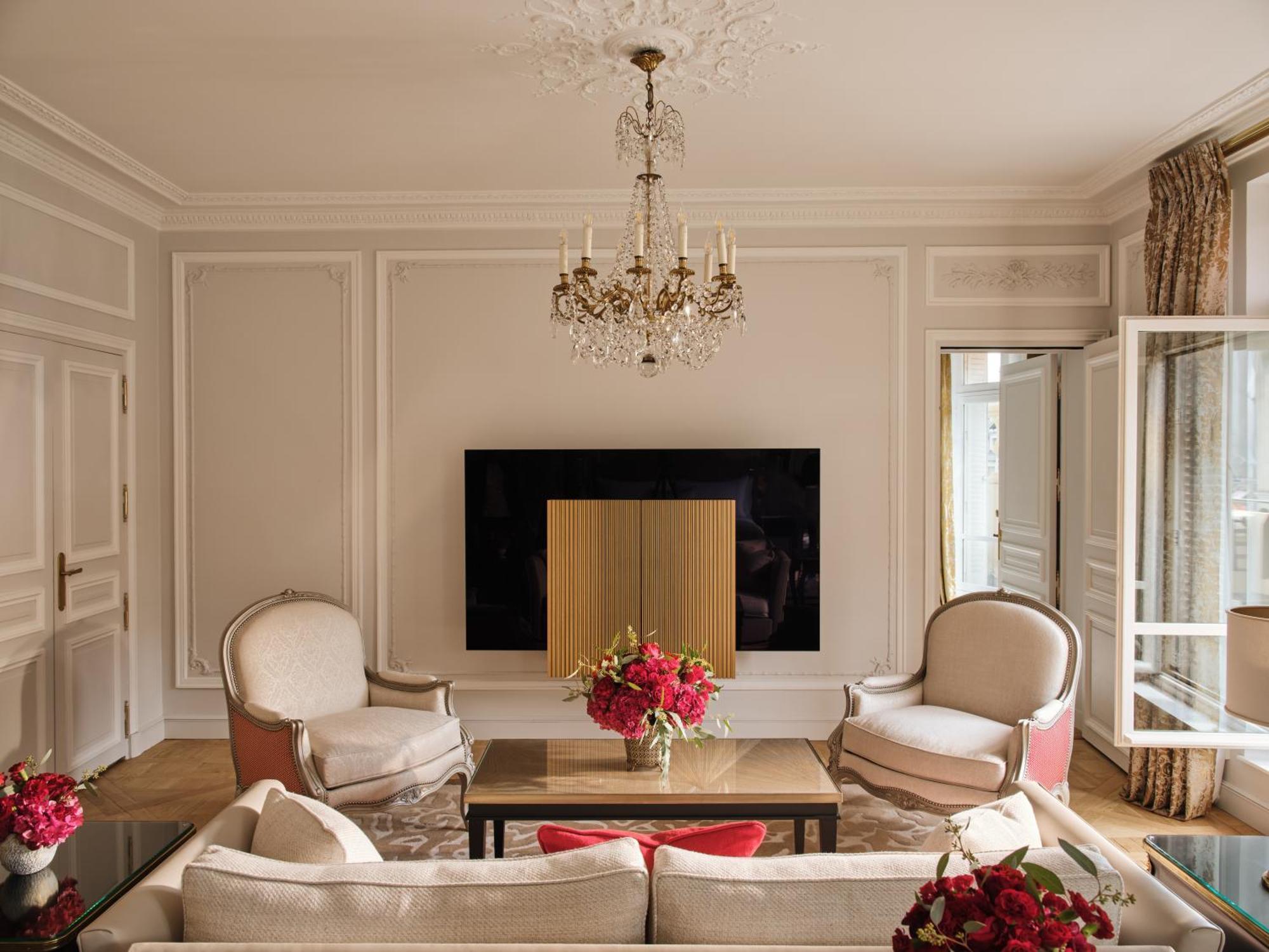 Plaza Athenee - Dorchester Collection